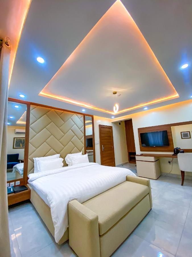 Plush Hotel,Abuja Ngoại thất bức ảnh