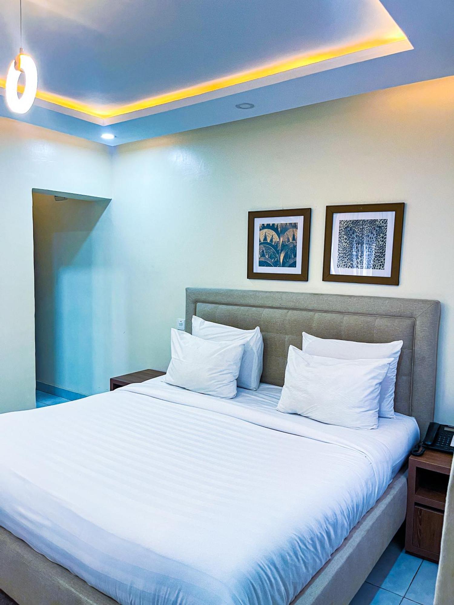 Plush Hotel,Abuja Ngoại thất bức ảnh